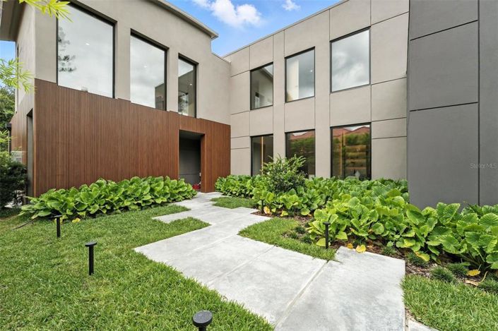 Image No.57-4 Bed Property for sale