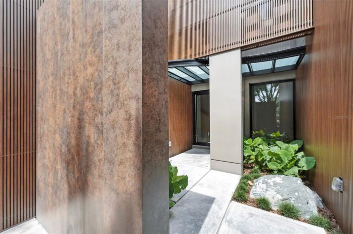 Image No.6-4 Bed Property for sale