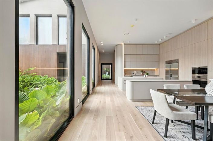 Image No.8-4 Bed Property for sale