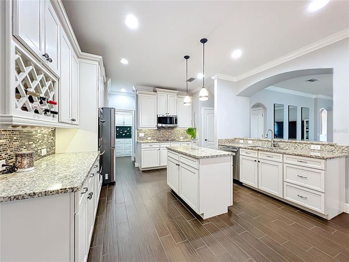 Image No.29-5 Bed Property for sale