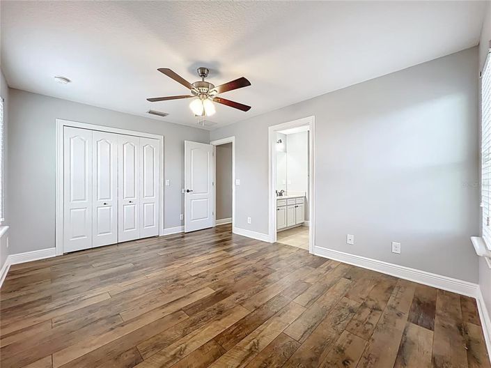 Image No.56-5 Bed Property for sale