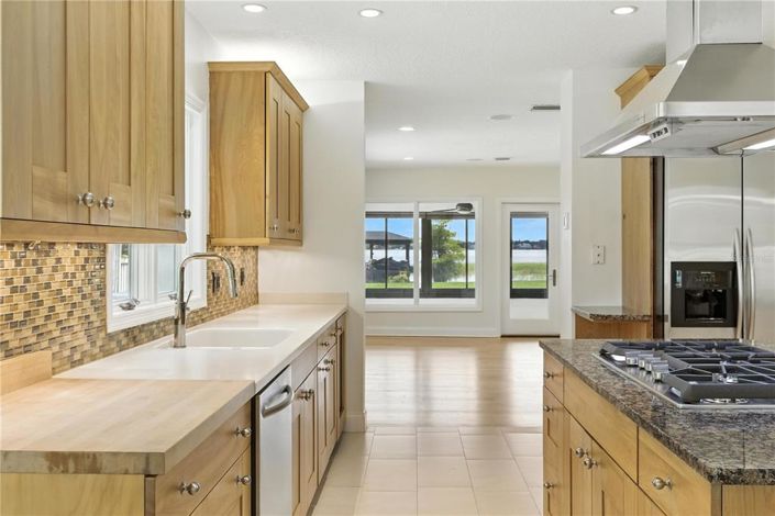 Image No.10-3 Bed Property for sale