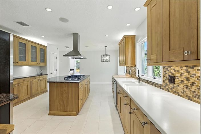 Image No.12-3 Bed Property for sale