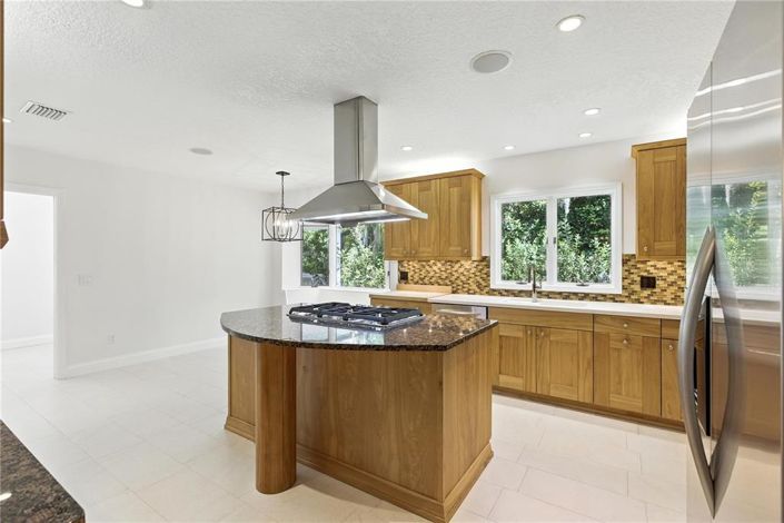 Image No.13-3 Bed Property for sale