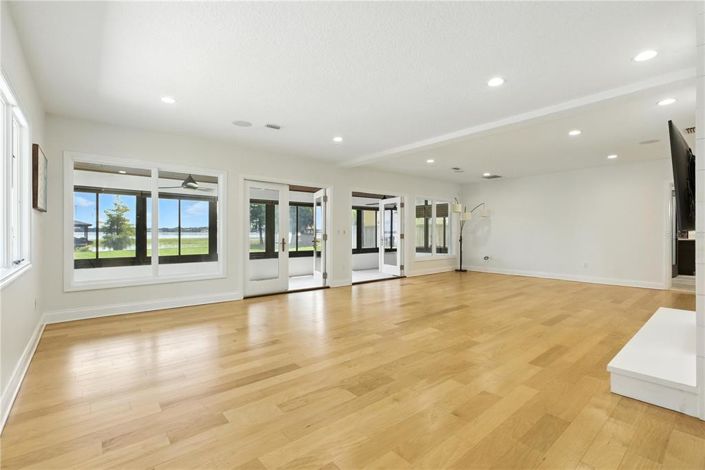 Image No.19-3 Bed Property for sale