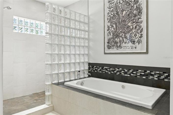 Image No.26-3 Bed Property for sale