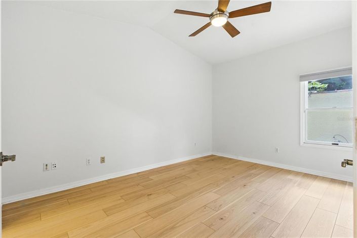 Image No.28-3 Bed Property for sale