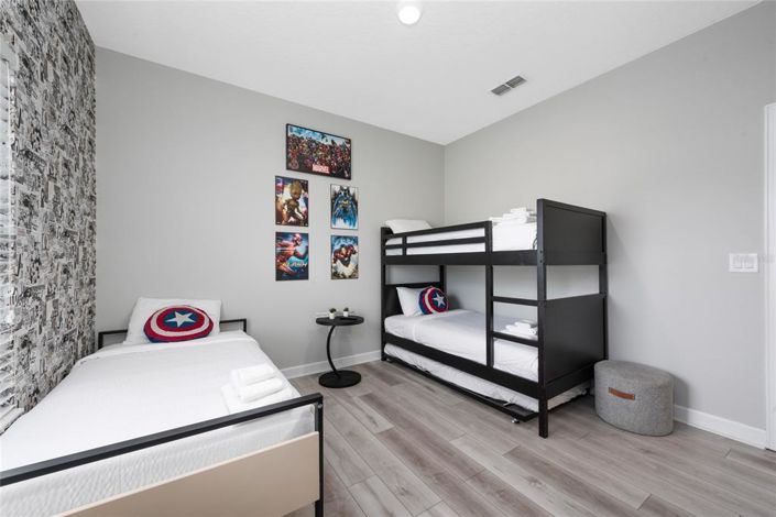 Image No.37-5 Bed Townhouse for sale