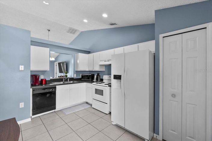 Image No.10-3 Bed Property for sale