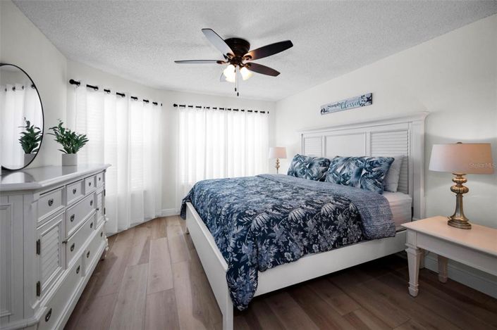 Image No.12-2 Bed Property for sale