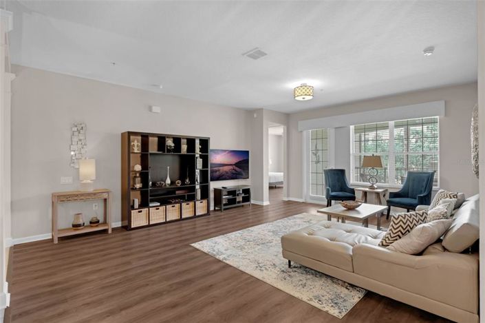 Image No.10-2 Bed Property for sale