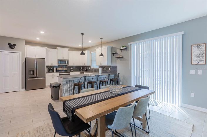 Image No.10-6 Bed Property for sale