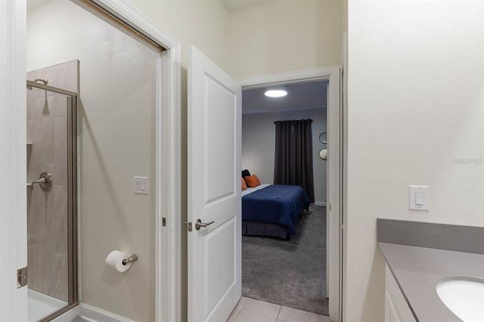 Image No.24-6 Bed Property for sale