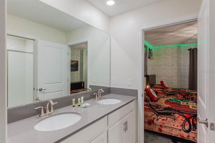 Image No.40-6 Bed Property for sale