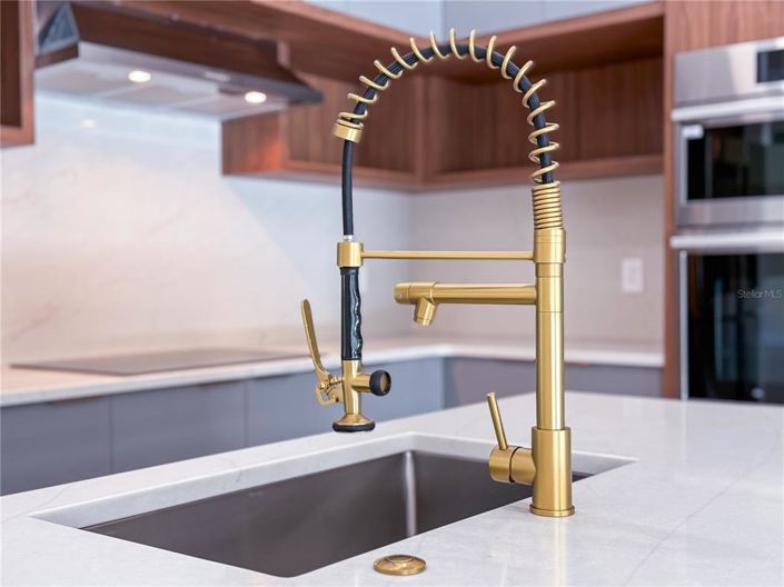 Image No.17-4 Bed Property for sale