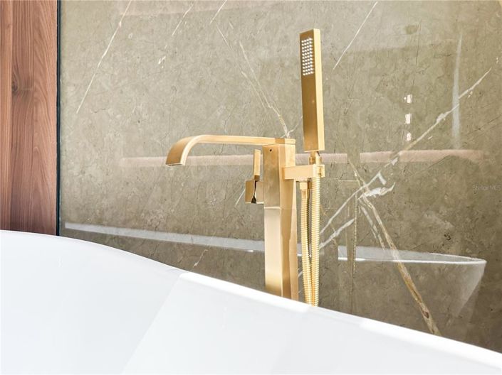 Image No.27-4 Bed Property for sale