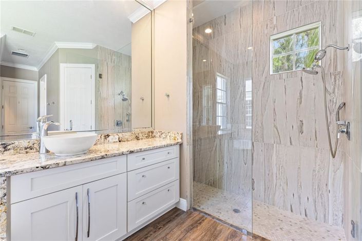 Image No.22-5 Bed Property for sale