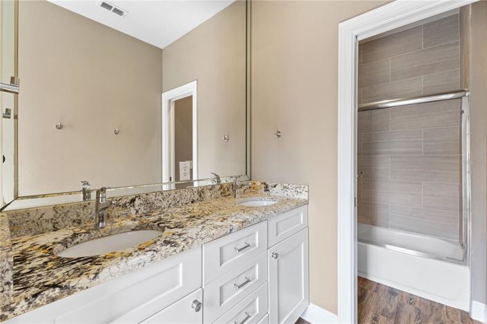 Image No.40-5 Bed Property for sale