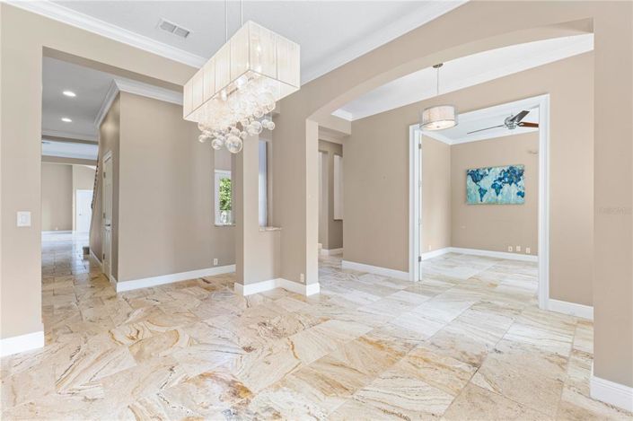 Image No.8-5 Bed Property for sale