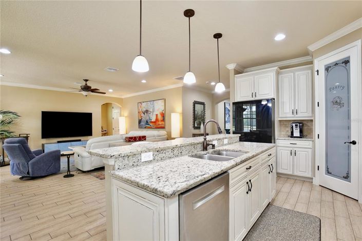 Image No.15-4 Bed Property for sale