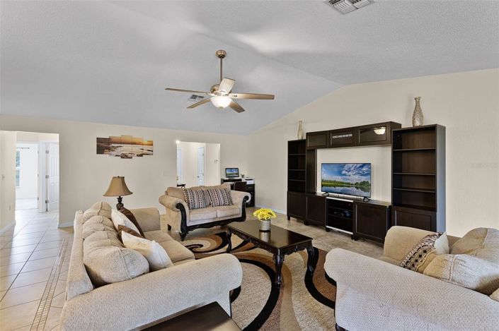 Image No.7-4 Bed Property for sale