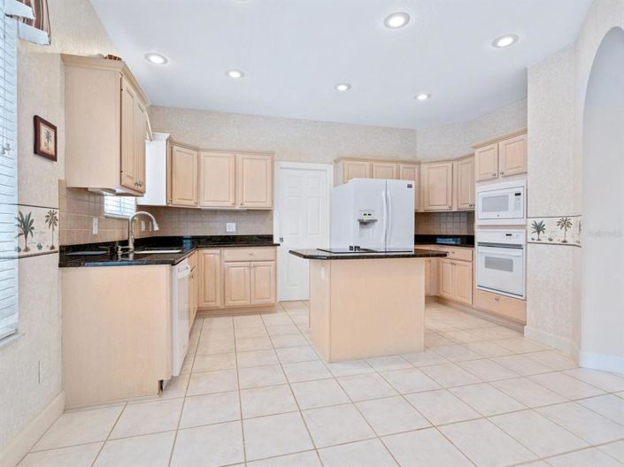 Image No.16-3 Bed Property for sale