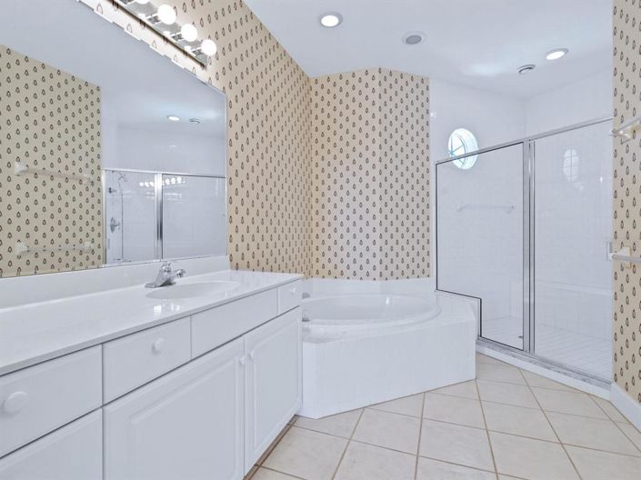 Image No.25-3 Bed Property for sale