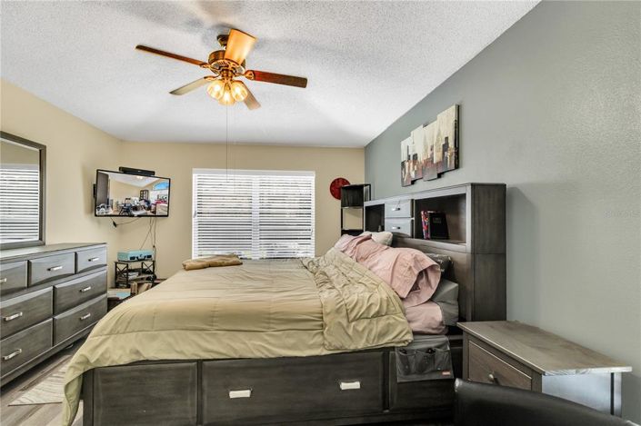 Image No.10-5 Bed Property for sale