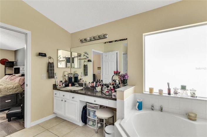 Image No.13-5 Bed Property for sale