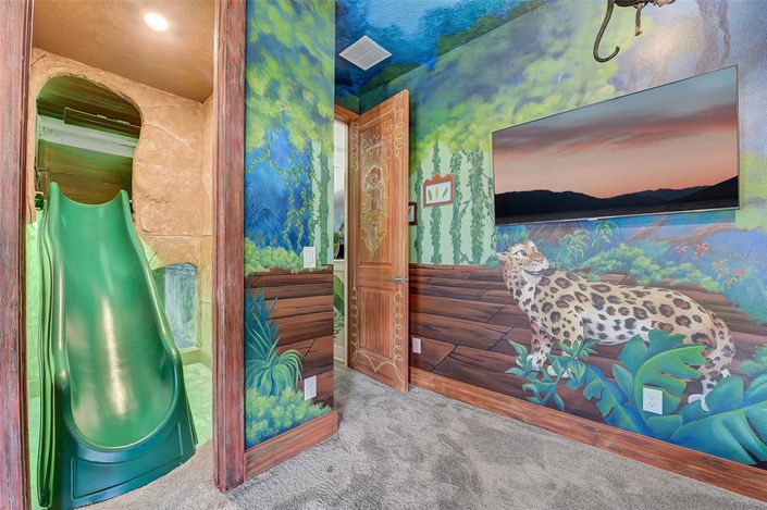 Image No.11-6 Bed Property for sale