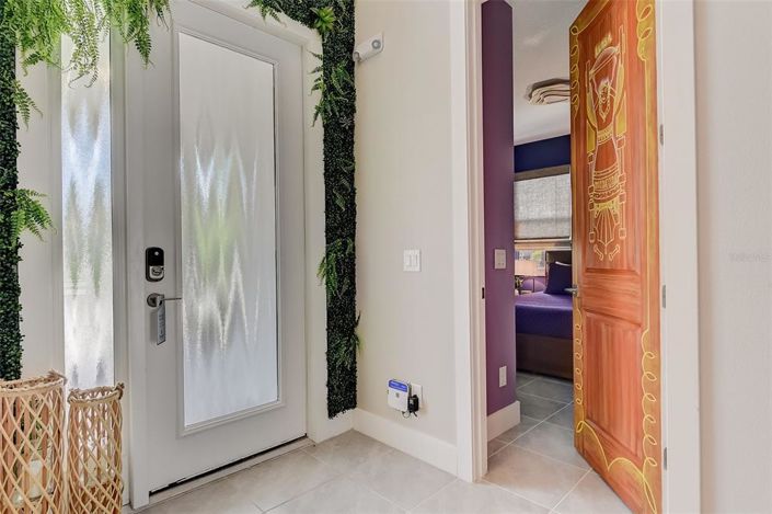 Image No.17-6 Bed Property for sale