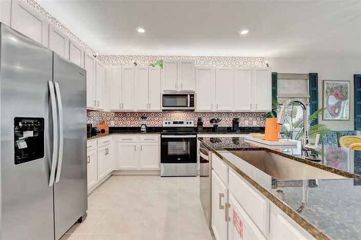 Image No.32-6 Bed Property for sale