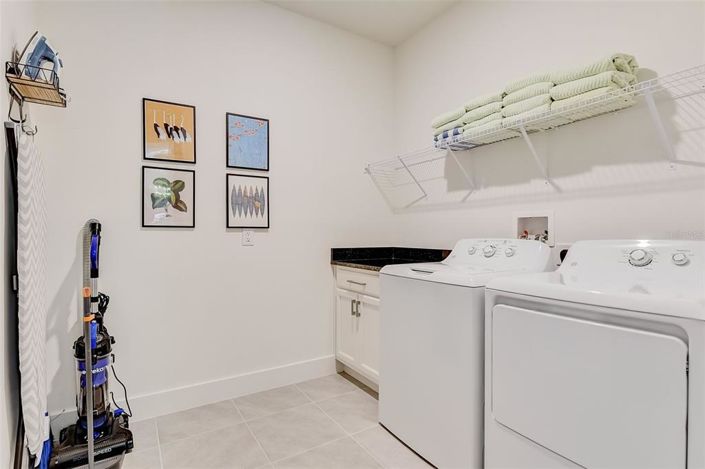 Image No.40-6 Bed Property for sale