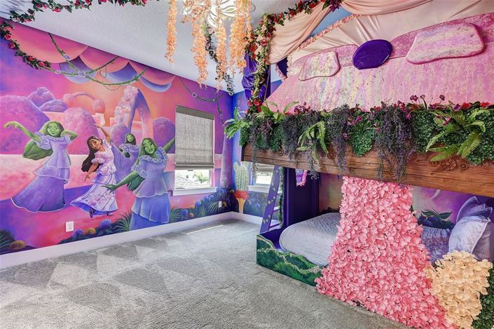 Image No.56-6 Bed Property for sale