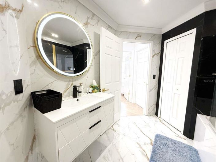 Image No.19-4 Bed Property for sale