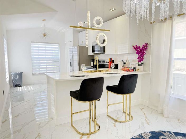 Image No.4-4 Bed Property for sale