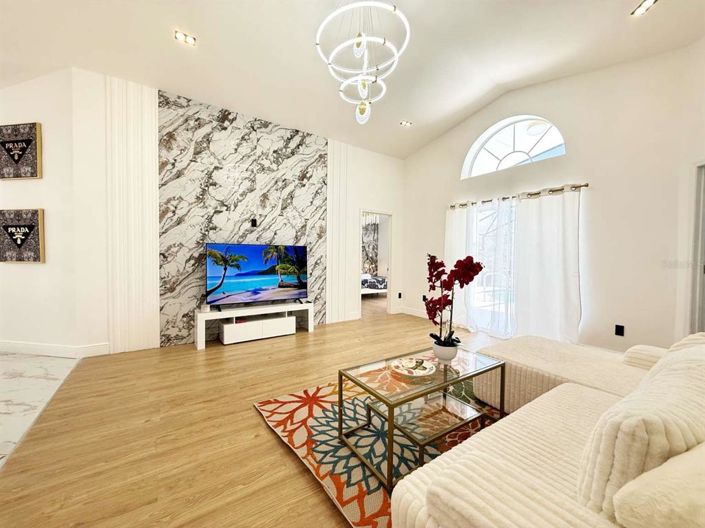 Image No.6-4 Bed Property for sale