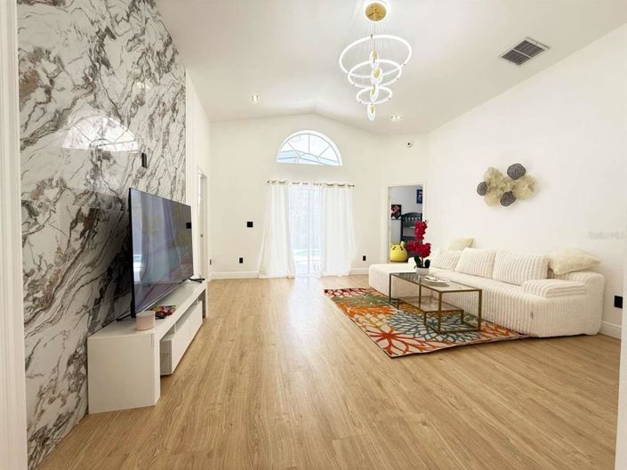 Image No.7-4 Bed Property for sale