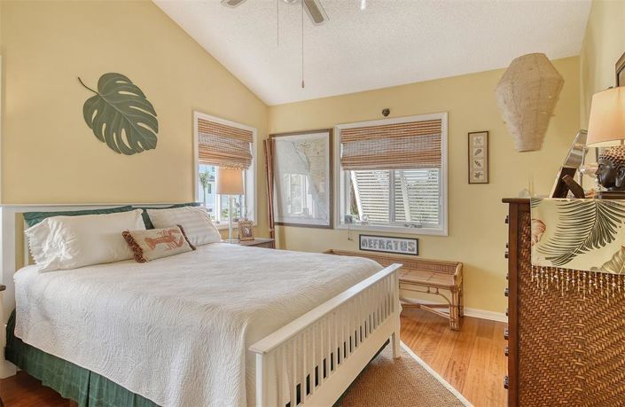 Image No.30-3 Bed Property for sale