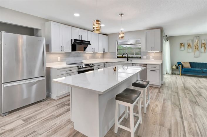 Image No.17-4 Bed Property for sale