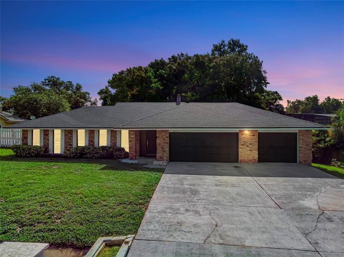 Image No.4-4 Bed Property for sale