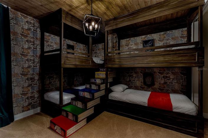 Image No.26-5 Bed Property for sale