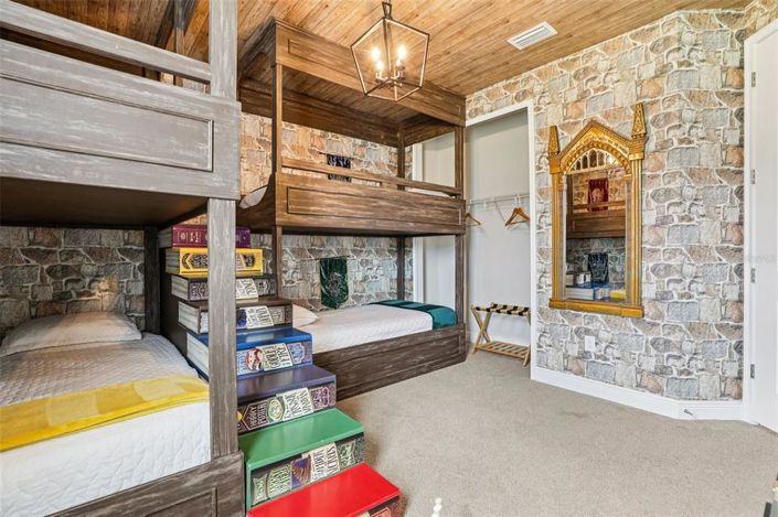 Image No.27-5 Bed Property for sale