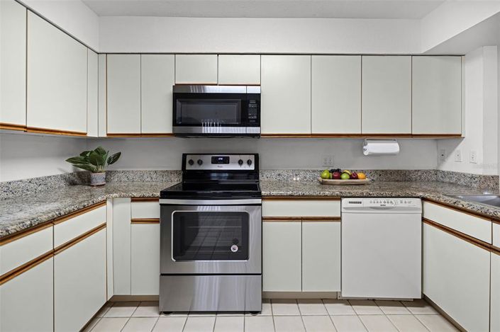 Image No.15-3 Bed Townhouse for sale