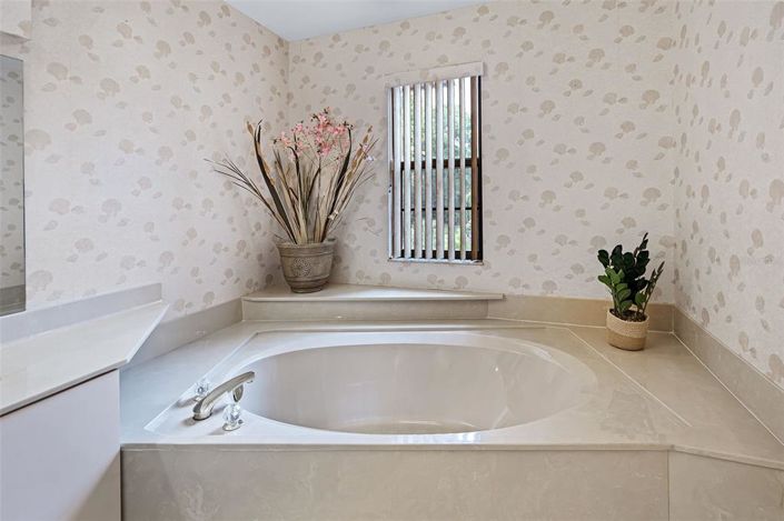 Image No.29-3 Bed Townhouse for sale