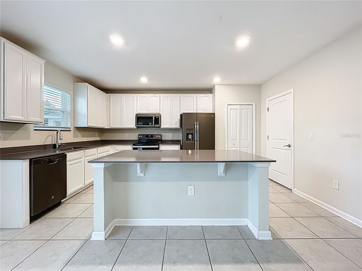 Image No.6-4 Bed Property for sale