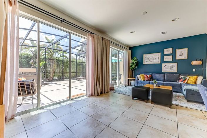 Image No.25-3 Bed Townhouse for sale