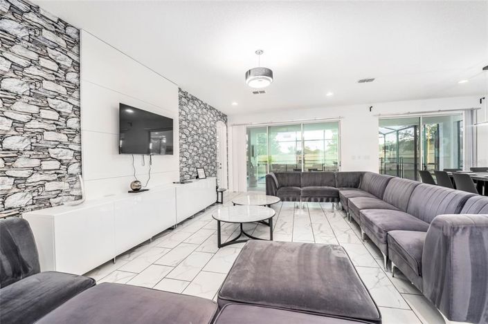 Image No.2-10 Bed Property for sale