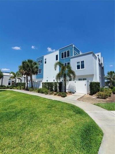 Image No.10-3 Bed Property for sale