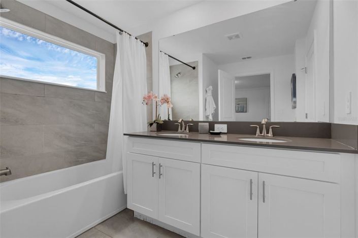 Image No.23-4 Bed Townhouse for sale